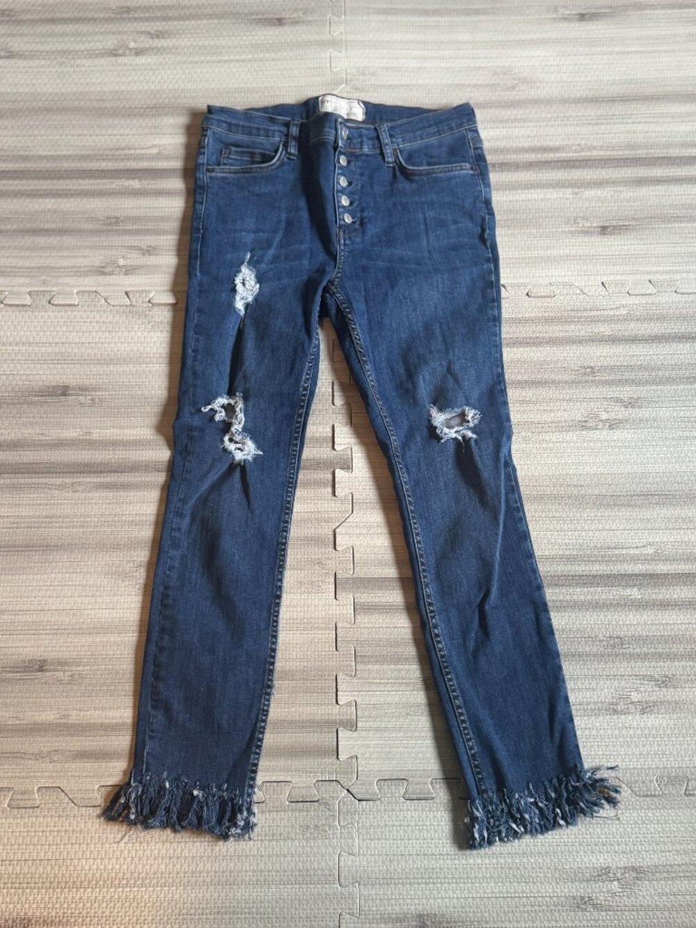 Free People Women's Button Fly Frayed Hem Reagan Skinny Jeans
